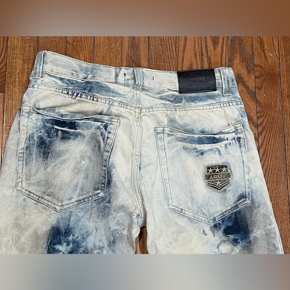 Men's Distressed Blue and White Jeans - Picture 16 of 16
